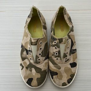 Guess Canvas Slip on shoe